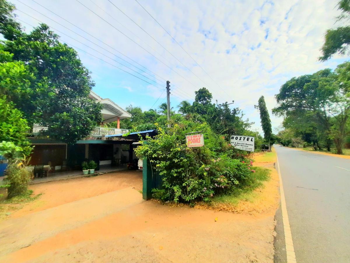 Hostel -In Frant Of The National Park- Udawalawe Exterior photo