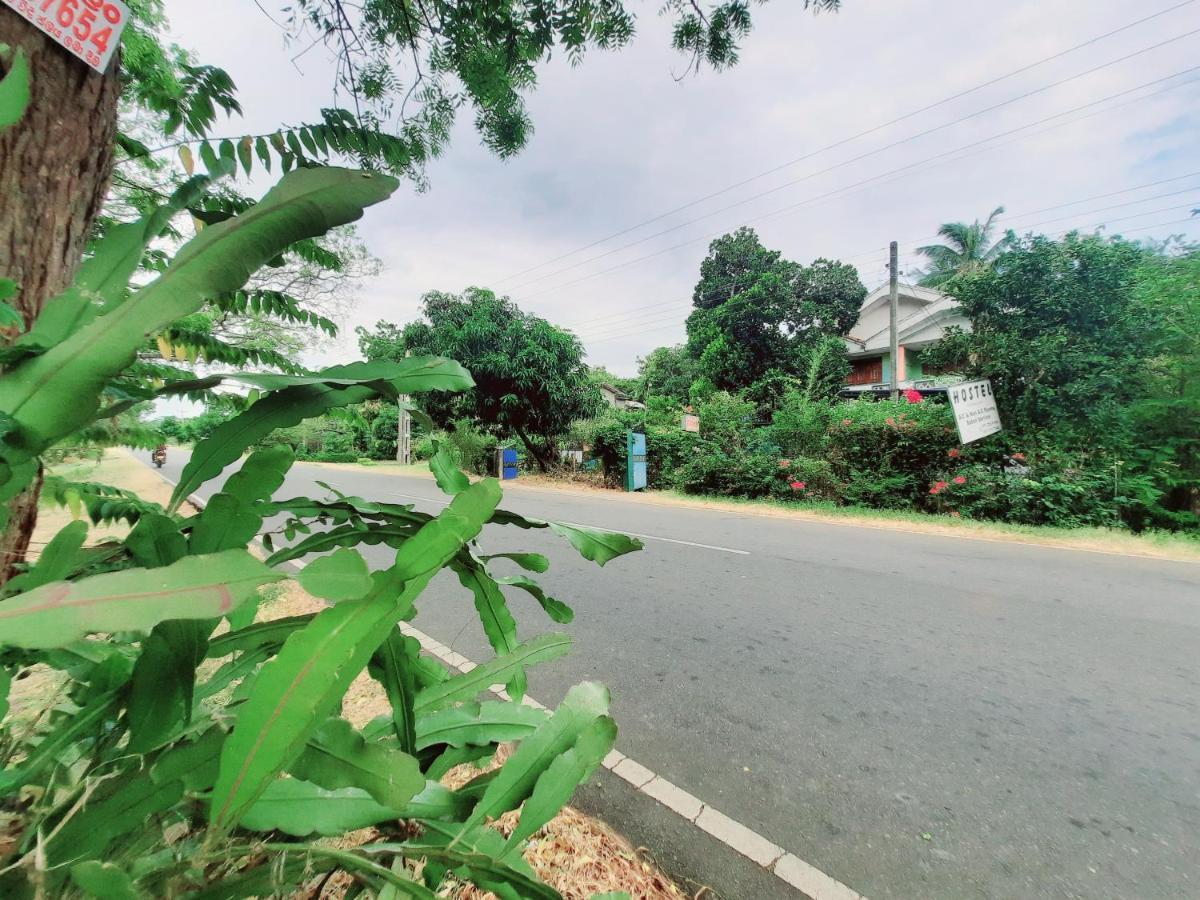 Hostel -In Frant Of The National Park- Udawalawe Exterior photo