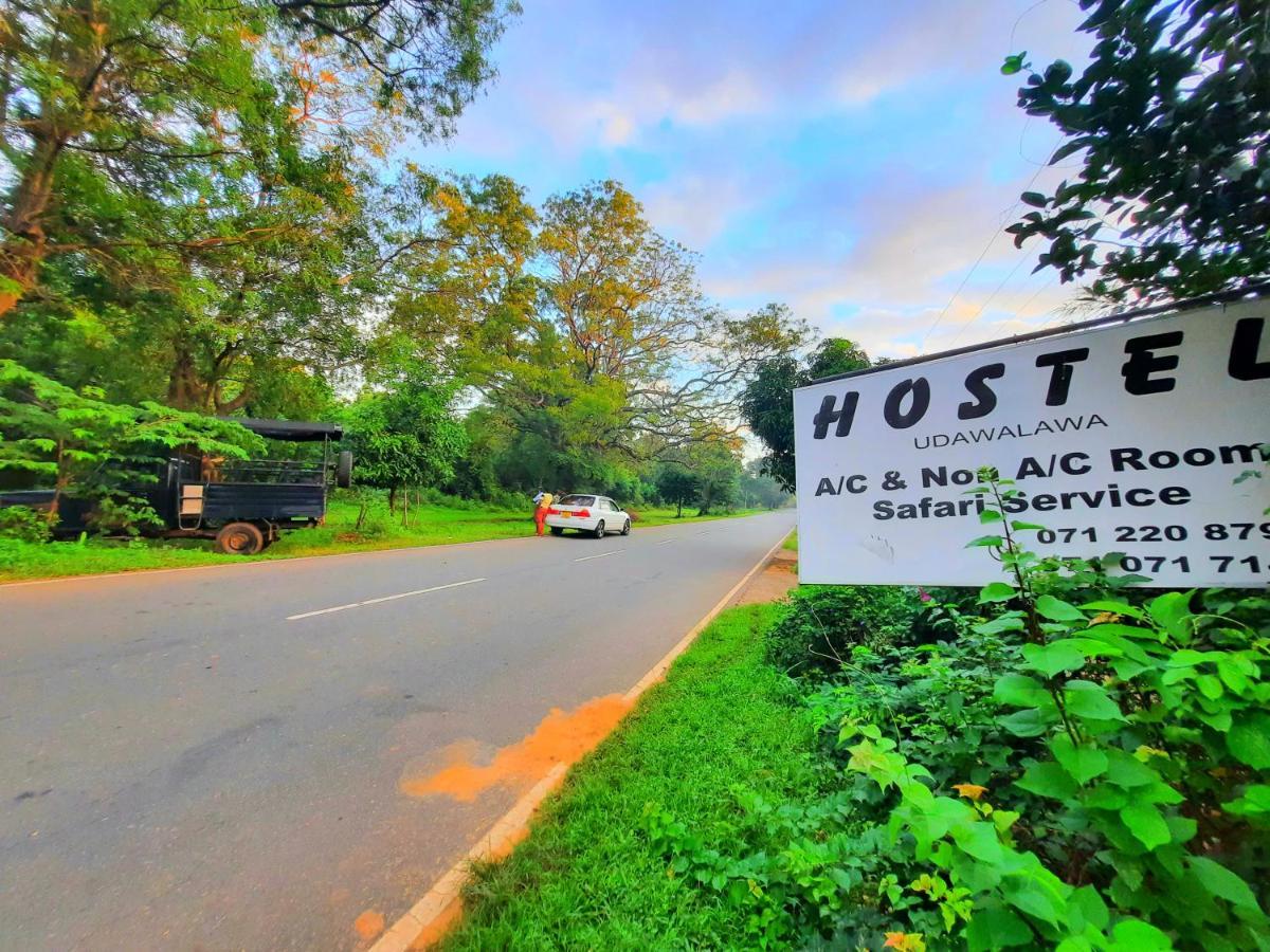 Hostel -In Frant Of The National Park- Udawalawe Exterior photo